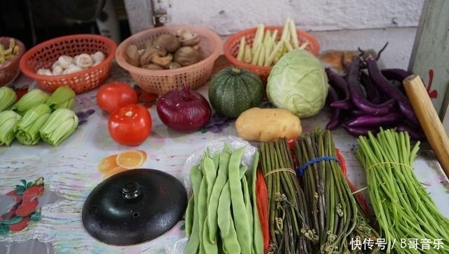 藏在破巷中的私房菜,五张桌子,一天营业两小时,想吃要提前预约