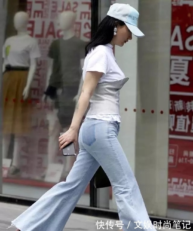 时尚 穿着舒适休闲的紧身牛仔裤,散发出女性的成熟气质!