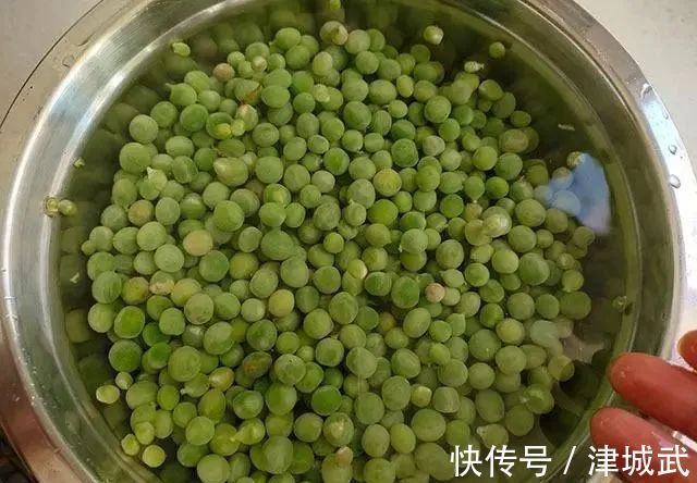 保鲜膜|告诉大家:市场碰到它别手软,过7月就少了,买来焯水放冰箱,煮汤炒菜真鲜