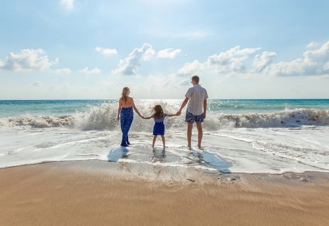 亲子关系|俄罗斯芭比娃娃被父母操控,人生33年,最大的心愿就是变成普通人