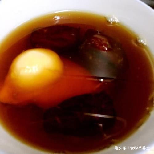 它是穷人版“阿胶”,和鸡蛋一起煮,润肤补气血,养颜,补水又淡