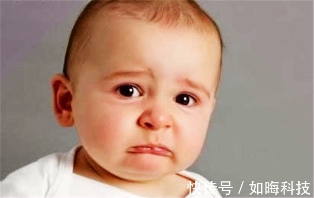 抱抱|孩子哭的时候,父母要不要抱?很多家长在坚持错误的做法