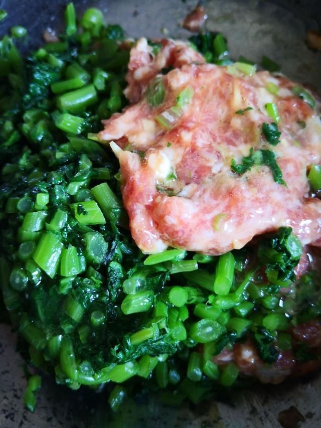 三伏天,用它做包子,又香又嫩,1元钱一把,比韭菜茴香还好吃