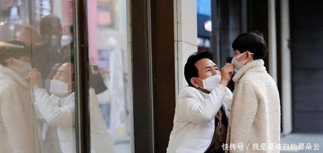 孩子|“糊涂爸爸”慌张找娃走红,带孩子玩却转眼不见,宝宝:你低下头