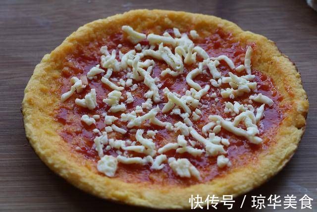 剩馒头新吃法，加4个鸡蛋搅一搅，出锅比披萨还好吃！做法还简单