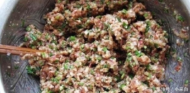 做饺子馅时, 不要只会放油, 记住3个窍门, 饺子又香又鲜, 还入味