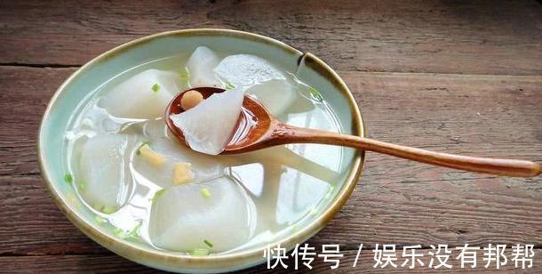 白色|人老后会有老年斑？营养专家忠言：吃2种白色食物帮你消除