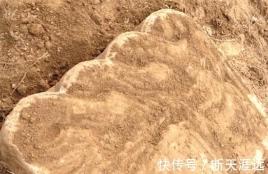 孙曾余#库页岛挖出一石碑,刻有奇怪对联,学者:乾隆的脸丢尽了