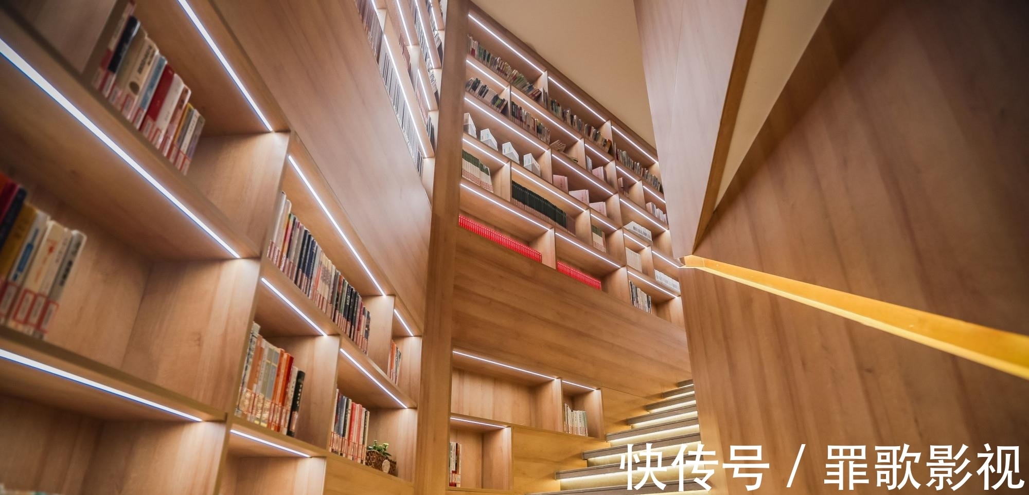 阅读|江苏有座特别的书房,建在暨阳湖畔,当地人来这看书听讲座全免费