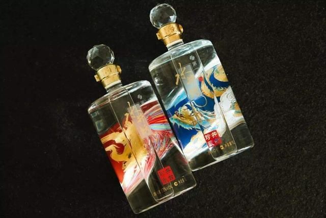 酒瓶设计|3款“伪高端”白酒,包装华丽,价格昂贵,很多酒友一直都在喝