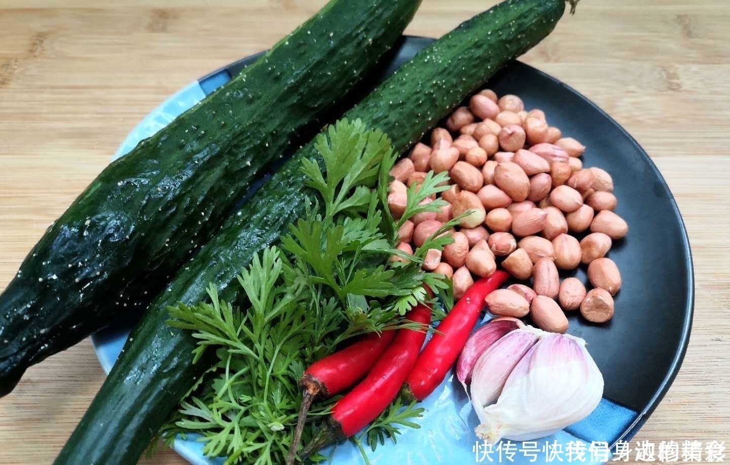 凉拌黄瓜时,直接拌是大错特错的,少了这一步黄瓜不脆,更不入味