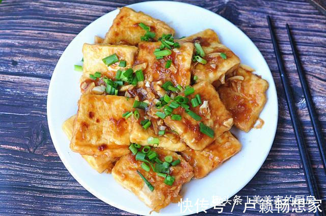筋道|煎豆腐，不要直接下锅，多加一步，豆腐不碎不粘锅，焦香鲜嫩！