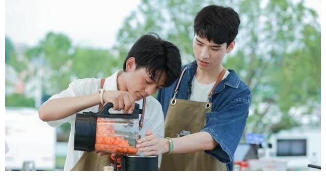 黃曉明|寧靜不愧是“敢說敢罵”的大前輩，加盟《中餐廳》第一期就上熱搜