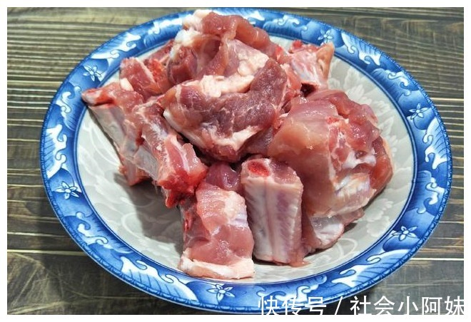 排骨米饭|好吃的排骨米饭，用电饭煲就能做，肉质软嫩米饭香，看着都流口水