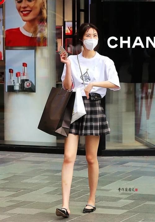 鞋子|街拍：浅口平底鞋美女，掩饰不住的轻熟风