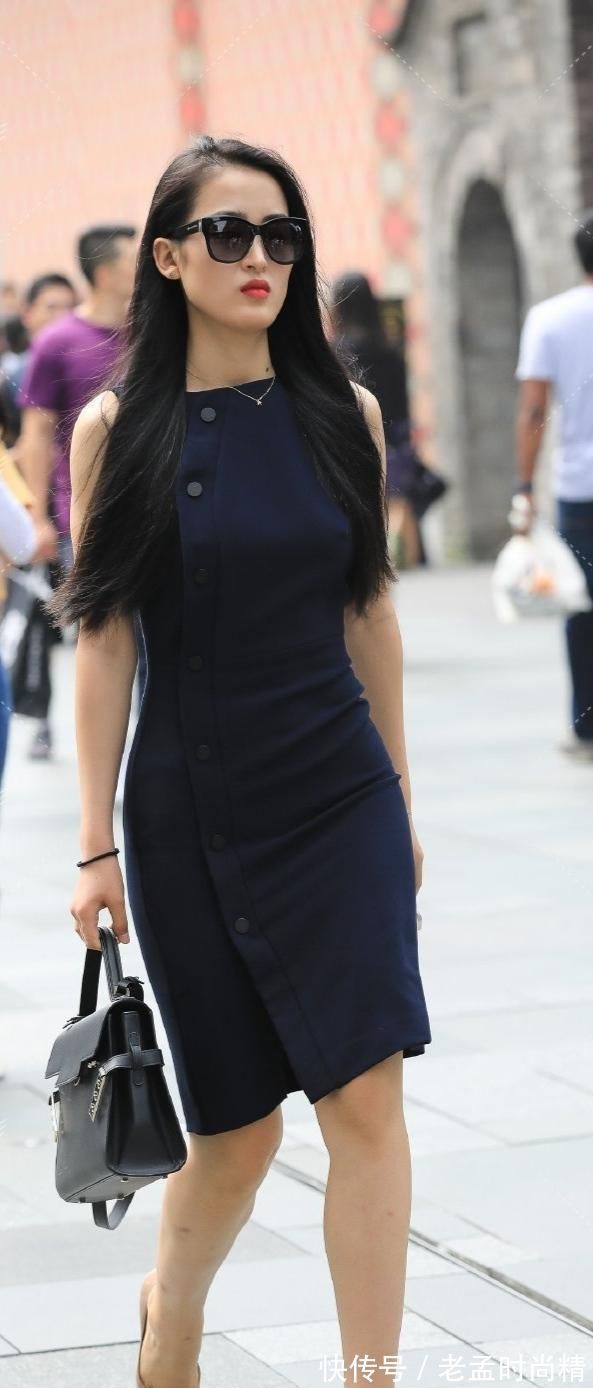 半身裙|随性自然的连衣裙穿搭富有时尚感,想说不爱它都难,吸引视线