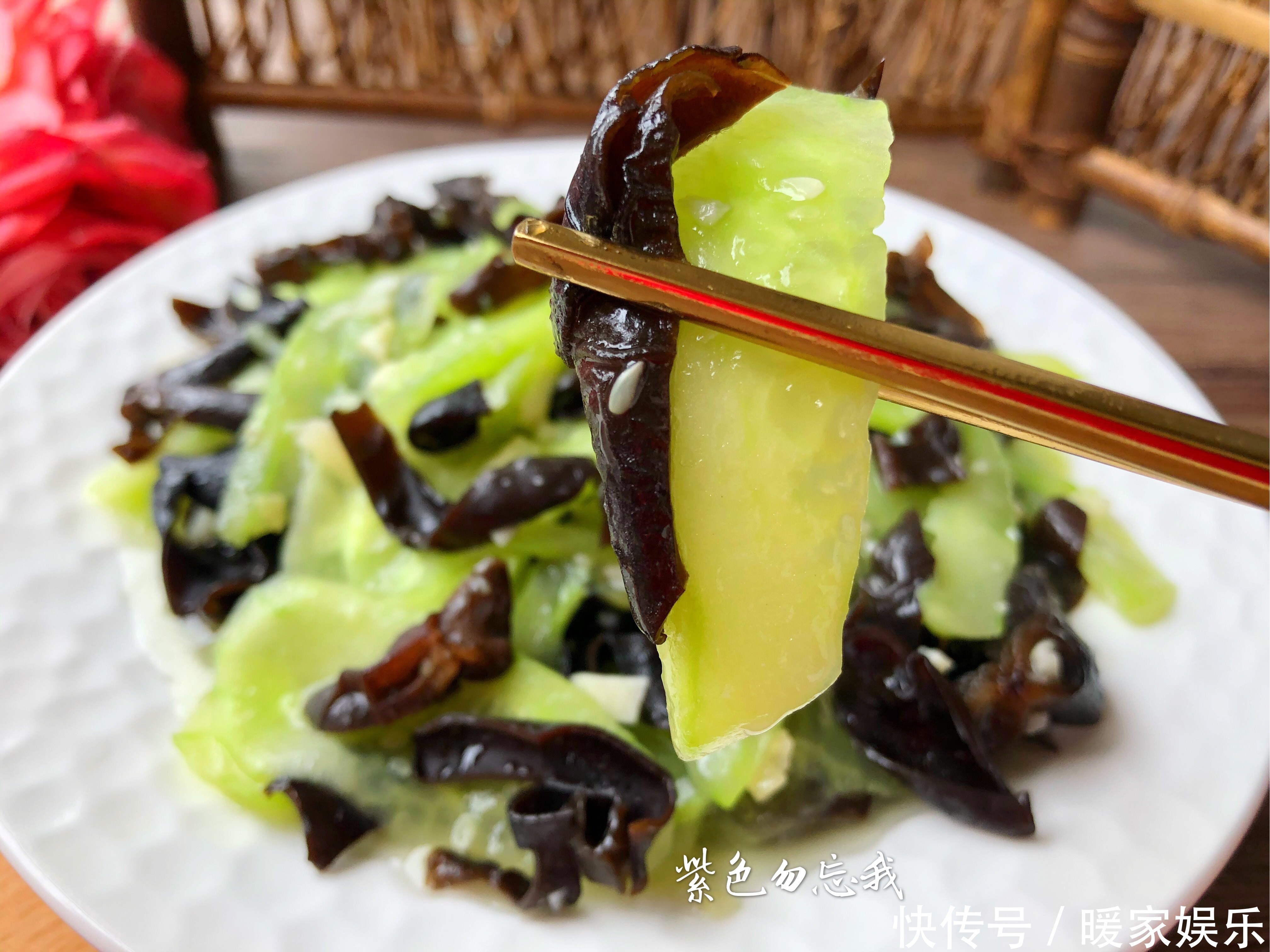 它和黑木耳天生是一对,简单炒一炒,清肠去脂又美味,别错过