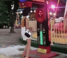 |搞笑GIF:这个伪装的太差了,我一看就知道是假的