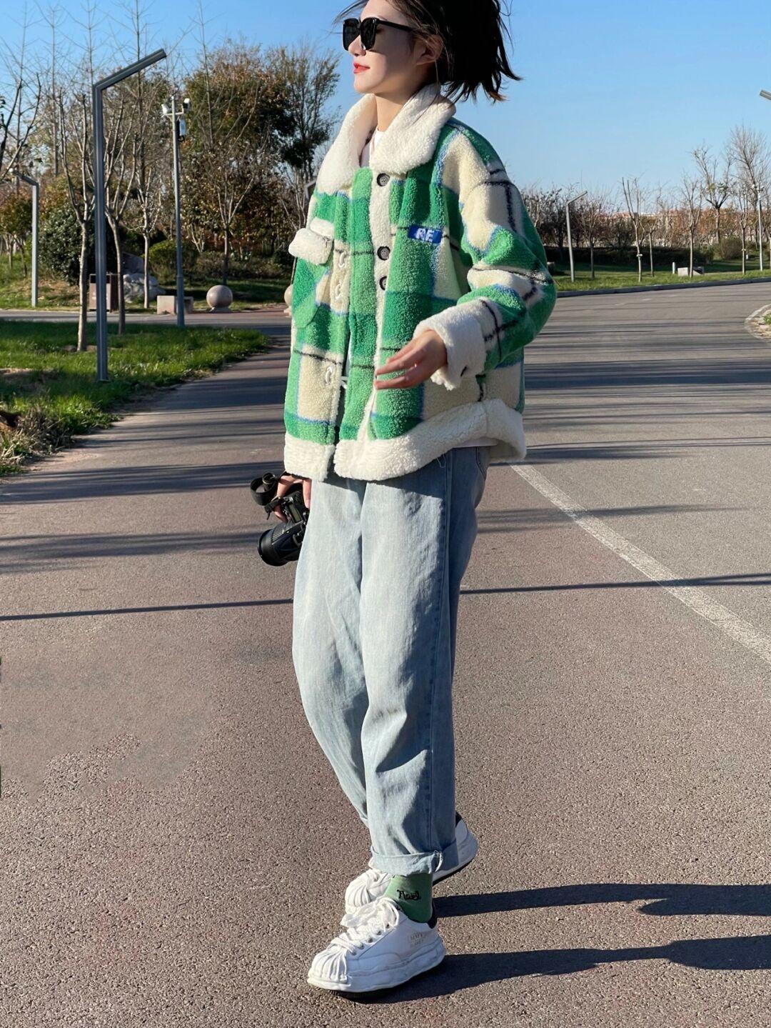 单品 冬季减龄首选当然是“羊羔绒外套”,以下款式实用洋气,赚足回头率