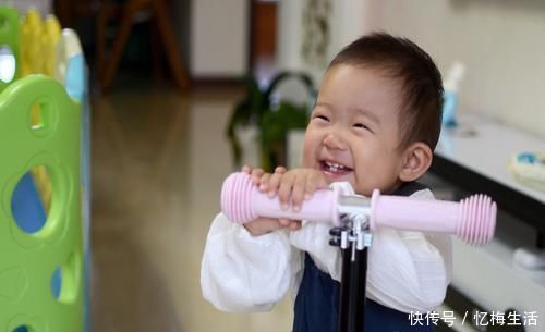 孩子们|物质教育并没错,可“过度物质”诱发“攀比心”,输在起跑第一步