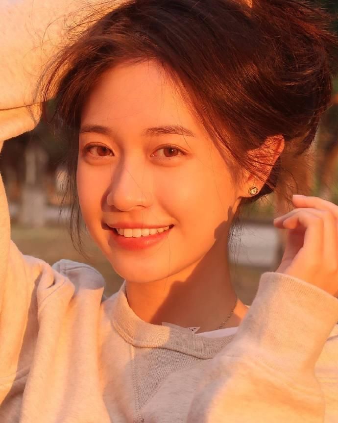 越能坚持7个好习惯的女生,五官会逐渐变深邃立体,成为素颜女神