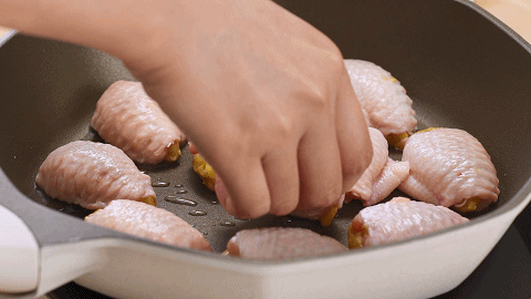 别再出去吃了,鸡翅酿虾滑自己做更好吃