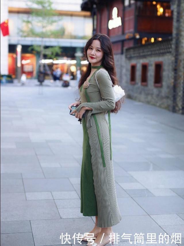 小姐姐一袭绿裙,高级感十足,尽显温柔可爱优雅大方