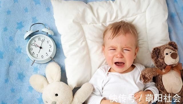 宝宝|宝宝有这4个表现时,可能是因为身体缺水,宝妈该喂水了