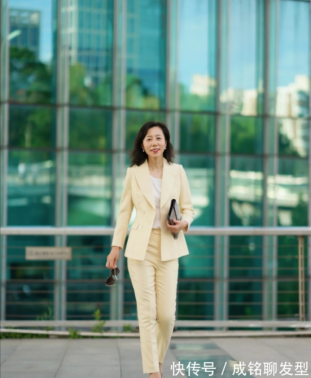 衬衫|五十岁颜值普通的女人，学学这位博主的穿搭，不掉档次又有品位