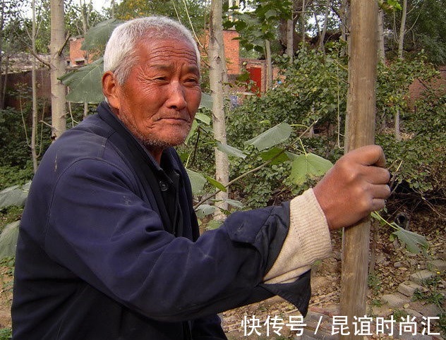 喝酒|113岁老人:抽烟喝酒不运动,他说长寿很简单,只需坚持一件事