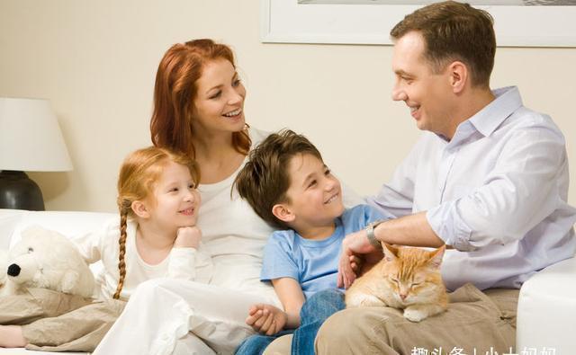 体罚|妈妈给6岁女儿洗澡发现背上有针眼,孩子咬紧牙不说话