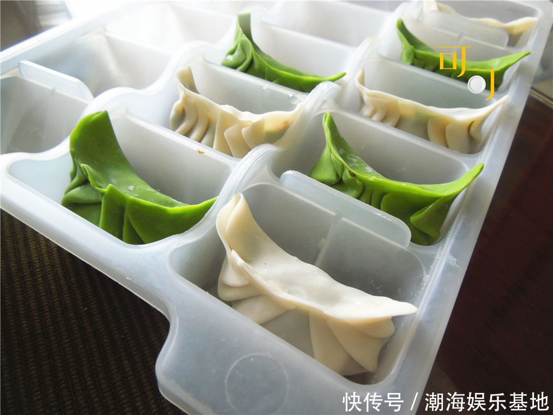 包饺子|出门前给老公准备的三鲜馅饺子,煮着吃煎着吃都可以,太方便