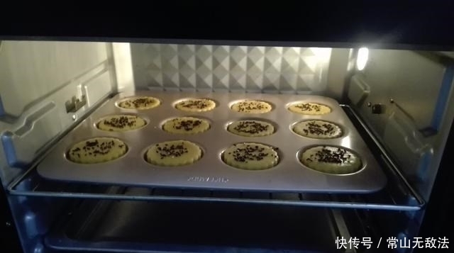 用玉米面做出来的酥饼,太香了,不爱吃粗粮的孩子都爱吃,别错过