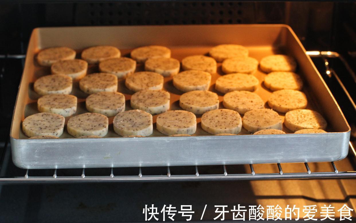 红茶用来做曲奇饼干，酥脆可口透着淡淡茶香，简单零失败小白也会