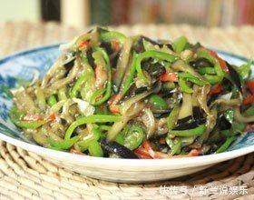 好吃|夏天，茄子如此吃，不油不腻，比肉还好吃，没食欲也能吃两碗饭
