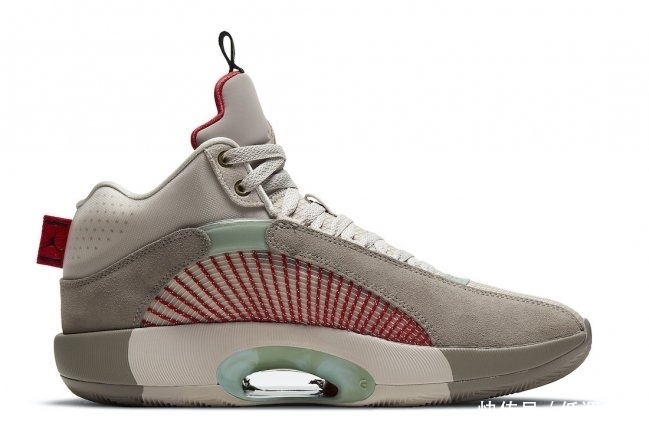 顶级排面!鞋王塔克上脚两双冠希兵马俑!下月登场