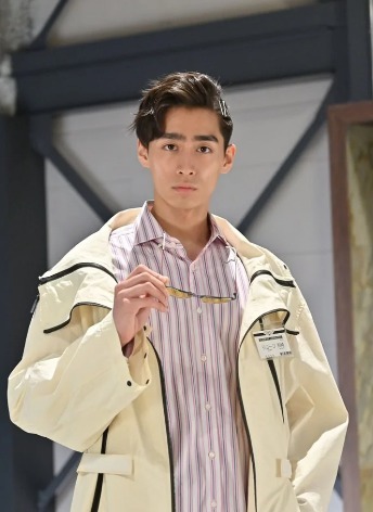 假面骑士|假面骑士Revice:老年狩崎在未来对抗恶魔,这就证明其是正派吗?