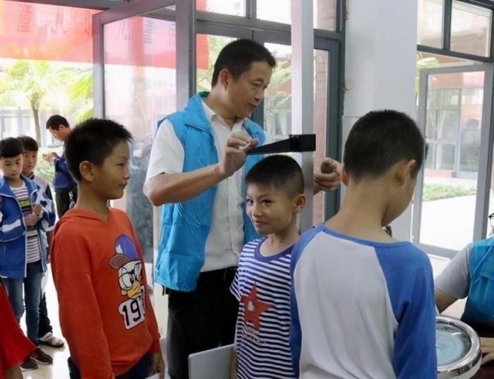 孩子|孩子3个表现,是进入“转骨期”的信号,抓住机会,身高猛蹿一头