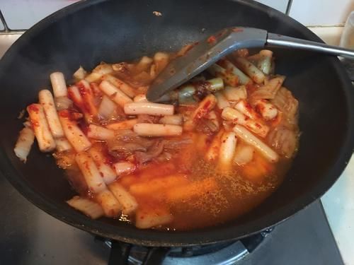 步骤|辣白菜炒年糕，香味浓郁，步骤简单，自己学会想吃不用外面买