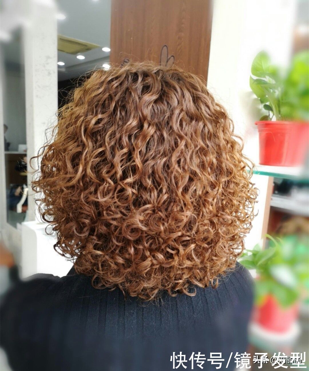 盘发|女人不到40岁，前3种发型别尝试，后三种发型值得拥有