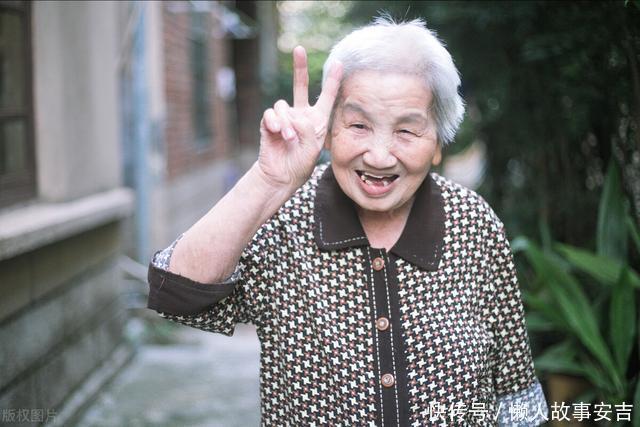 老年人如何延缓衰老美意延年,坚持9件事,补充营养防衰老