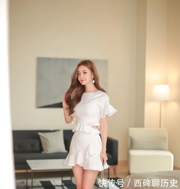 stmutepc1800|美图欣赏:孙允珠,年轮叠彩百叶褶纹竖条职业裙