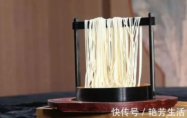 面条|糖尿病的“祸根”被揪出,别再冤枉甜食,这类食物,管住嘴就是赢