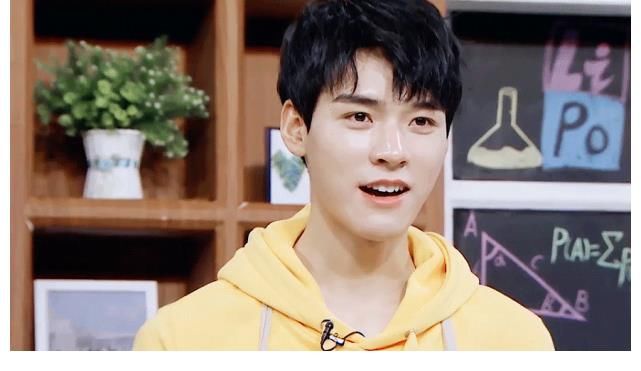 龚俊|龚俊中餐厅5路透，带锅上班可还行，全用张哲瀚代言产品好严谨