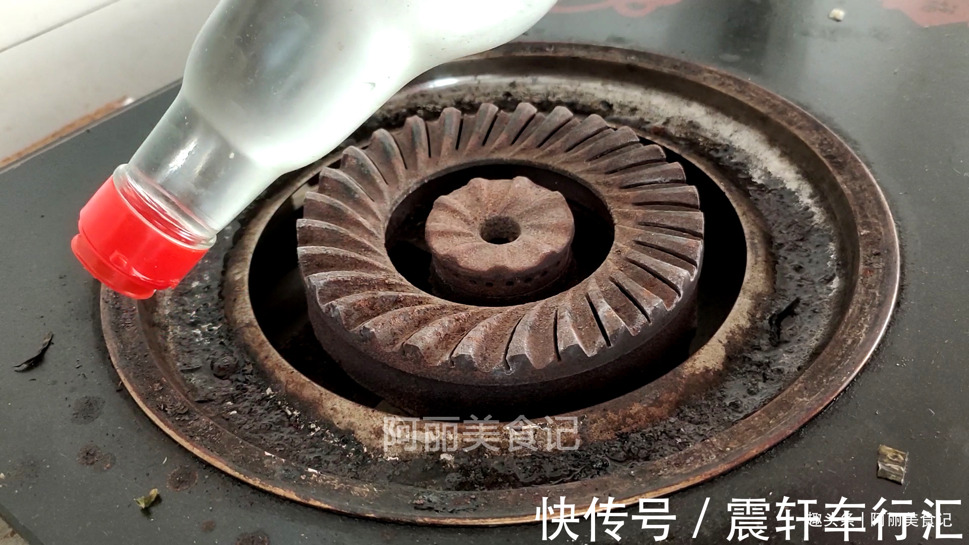 今天才知道,把白醋倒在燃气灶上,一年省出好几百开支,方便实用