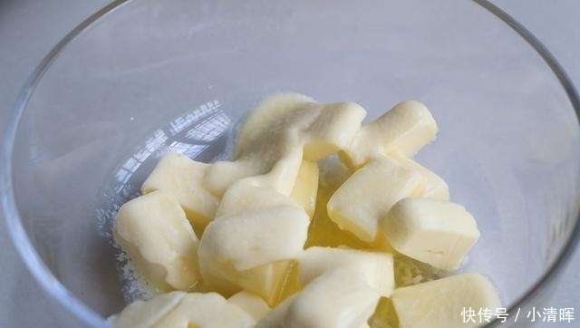 简单几步,教你在家做曲奇饼干,又酥又脆比买的好吃,特别解馋