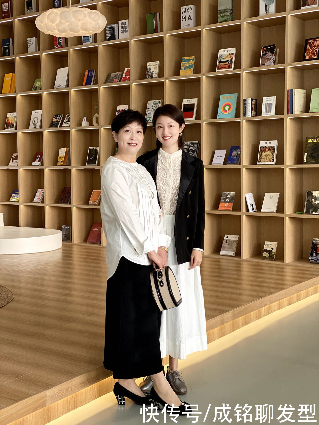 女人过了60岁别总穿裤子，试试洋气百搭的裙子，减龄舒服又时髦