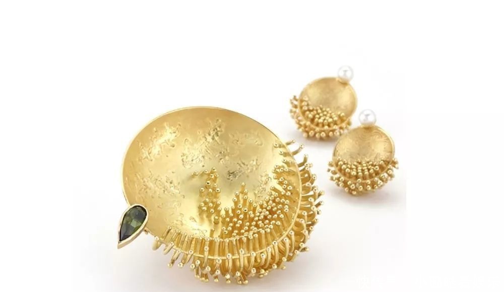 艺术|【艺术】她在珠宝上雕刻不败之花!生命在她的首饰中永生