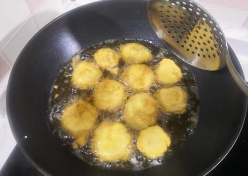 这道菜，年夜饭上每年都得有，寓意团圆，外酥内香，全家都爱吃