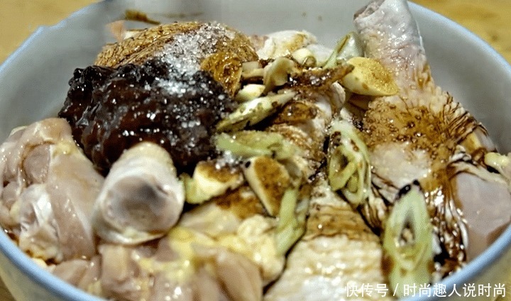 把鸡腿腌|立秋后,多给家人吃此肉,腌一腌煮一煮,鲜嫩多汁,好吃不油腻